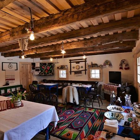 Iz De Maramures Rural Hotel (Adults Only) Dióshalom Kültér fotó