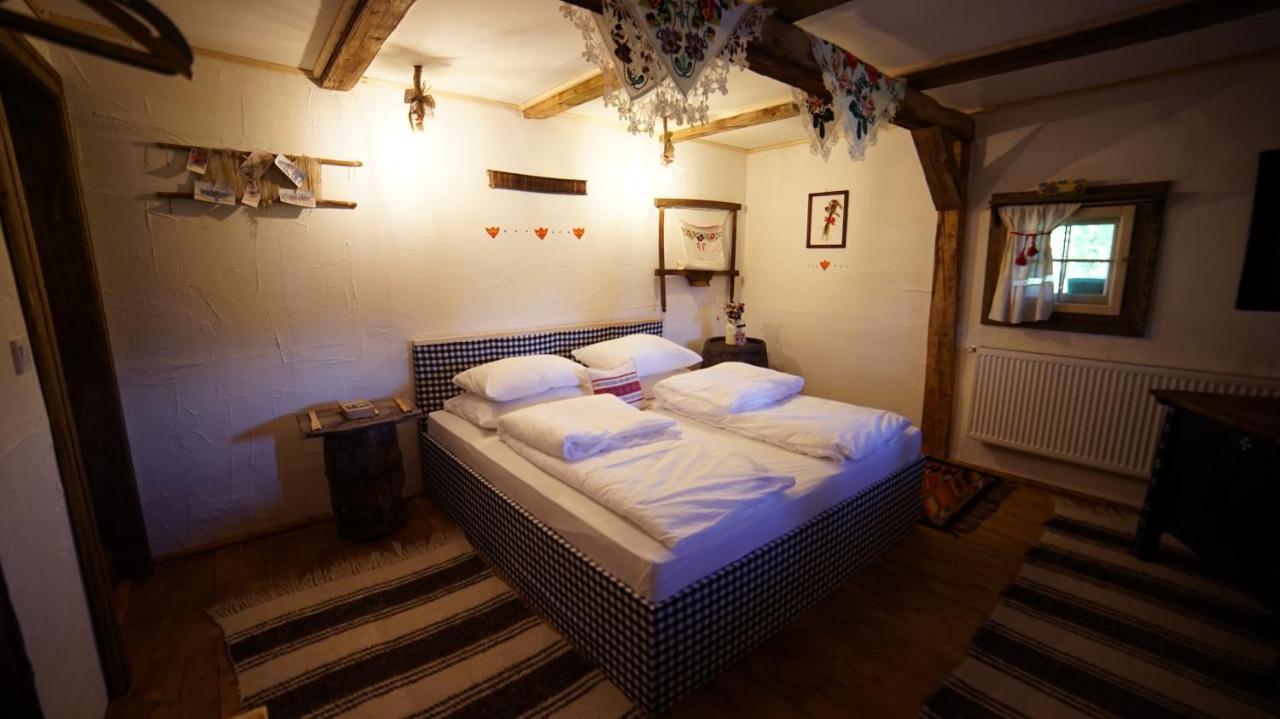 Iz De Maramures Rural Hotel (Adults Only) Dióshalom Kültér fotó