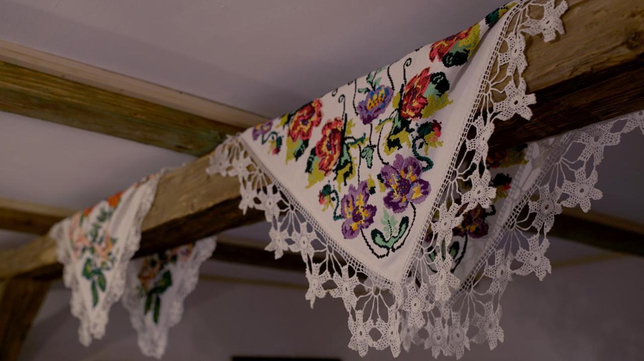 Iz De Maramures Rural Hotel (Adults Only) Dióshalom Kültér fotó