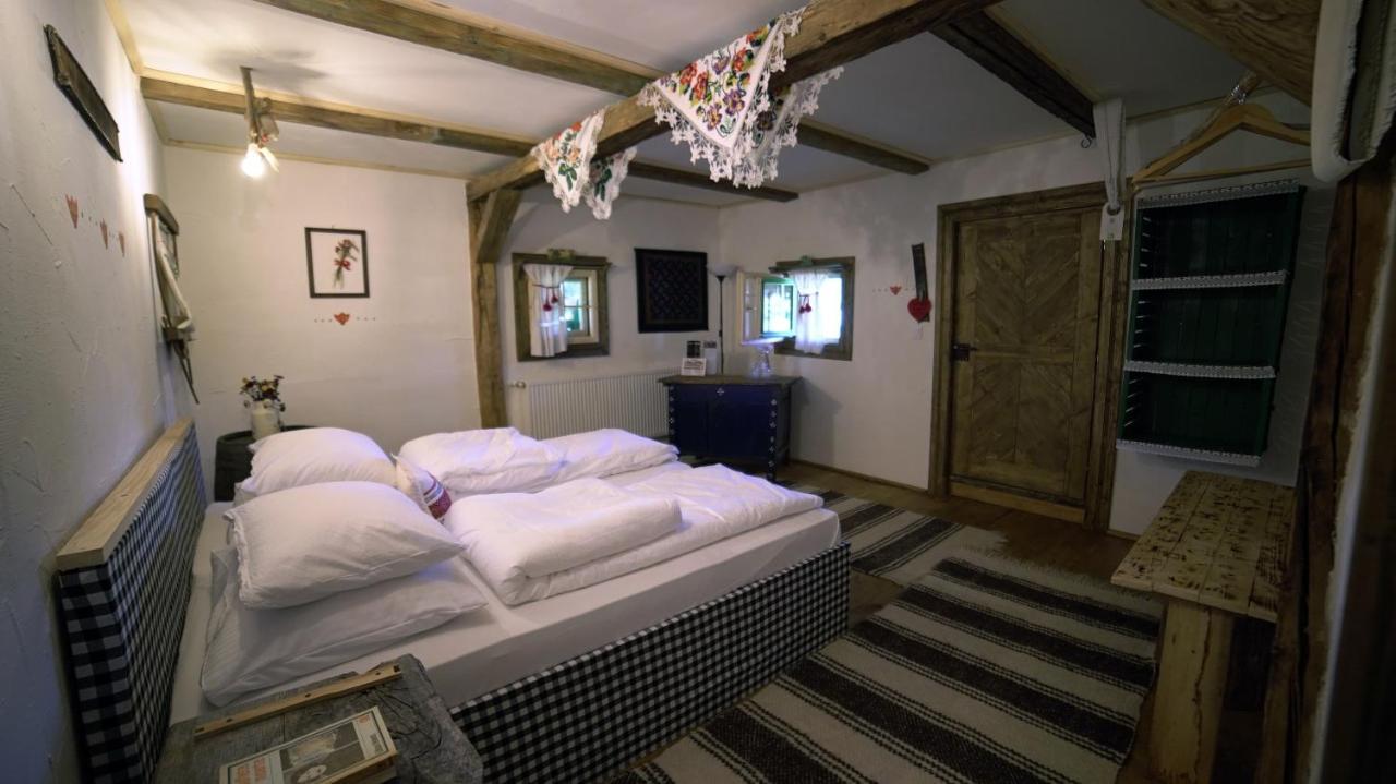 Iz De Maramures Rural Hotel (Adults Only) Dióshalom Kültér fotó