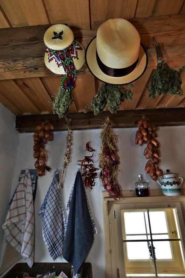 Iz De Maramures Rural Hotel (Adults Only) Dióshalom Kültér fotó