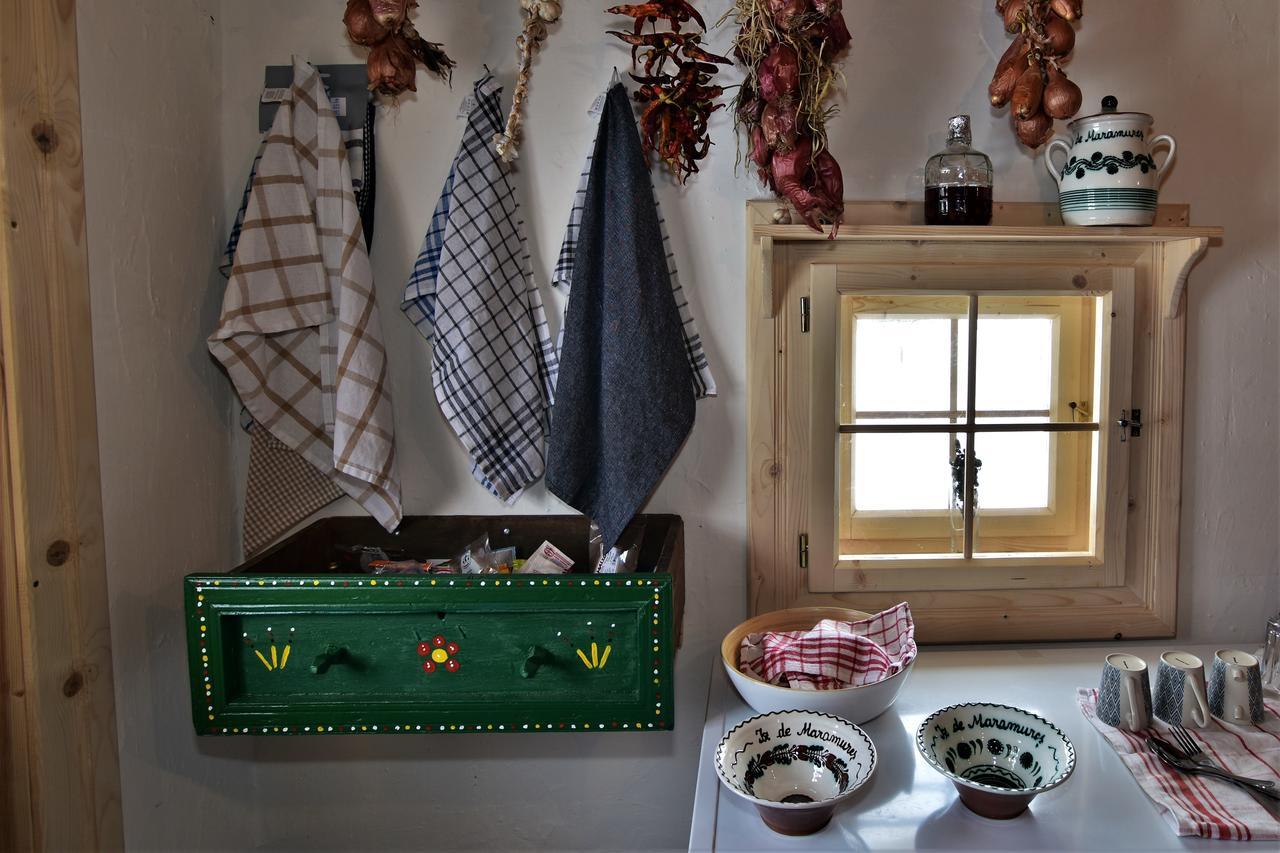 Iz De Maramures Rural Hotel (Adults Only) Dióshalom Kültér fotó